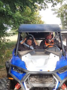 Une patiente du Centre de Kerpape à bord d'un buggy du Breizh Quad Club
